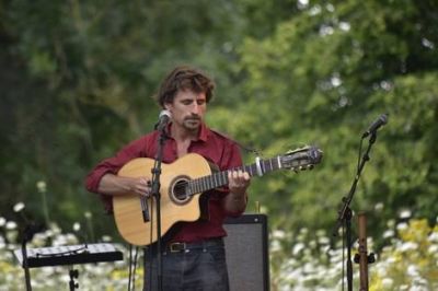 vignette GABI DEVILLENEUVE    chanson française   https://gabidevilleneuve.fr/