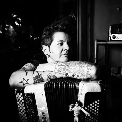 vignette SONIA RIKI   ERIC LEGRAND  et Karine BALDACH      trio accordéon guitare  tuba OUFTI